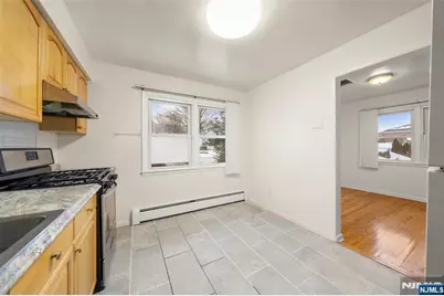 410 Mayer Court, Ridgefield, NJ 07657 - Photo 9