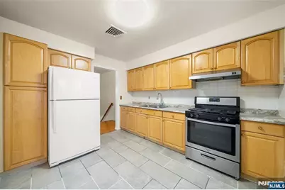 410 Mayer Court, Ridgefield, NJ 07657 - Photo 7