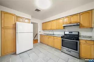 410 Mayer Ct, Ridgefield, NJ 07657 - Photo 7