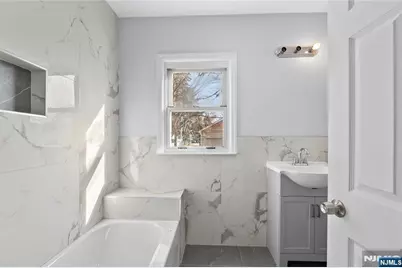 42 Livingston Avenue, Lyndhurst Township, NJ 07071 - Photo 15