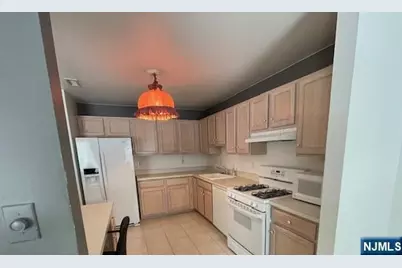 35 Chanda Court D035 #D035, Clifton, NJ 07012 - Photo 5