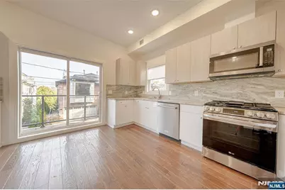 37 Myrtle, Edgewater, NJ 07020 - Photo 3