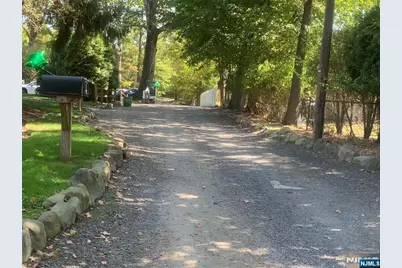 160 Spring Valley Road, Park Ridge, NJ 07656 - Photo 3