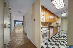 7000 Kennedy Blvd 25F, Guttenberg, NJ 07093 - Photo 5