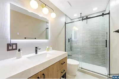 101 State Rt 5 204 #204, Edgewater, NJ 07020 - Photo 17