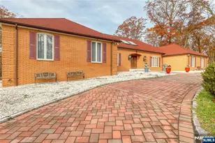 91 Chestnut Ridge Rd, Saddle River, NJ 07458 - Photo 9