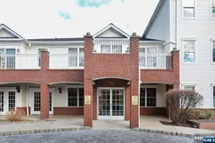 80 Ridgewood Road 106, Washington Township, NJ 07676 - Photo 3