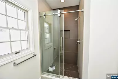 383 Lafayette Avenue 1st Floor #1st Floor, Hawthorne, NJ 07506 - Photo 17