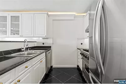 7004 Boulevard East 26D #26D, Guttenberg, NJ 07093 - Photo 9