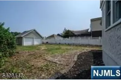 35 Amsterdam Avenue, Teaneck Township, NJ 07666 - Photo 15