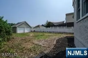 35 Amsterdam Ave, Teaneck Township, NJ 07666 - Photo 15