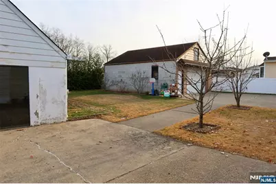33 Fournier Crescent, Elmwood Park, NJ 07407 - Photo 19