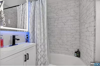 19 Victor Street, Lodi, NJ 07644 - Photo 17