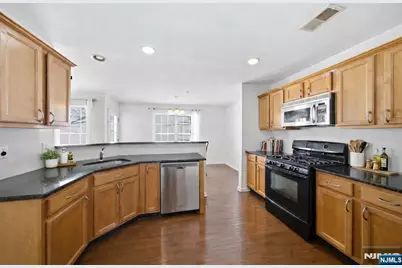 1108 Shadowlawn Drive 701 #701, Green Brook Township, NJ 08812 - Photo 7