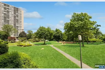 2 Horizon Road #G-1, Fort Lee, NJ 07024 - Photo 5