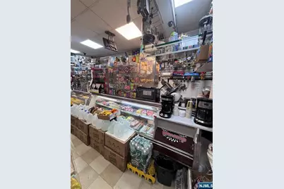 365 10th Avenue, Paterson, NJ 07514 - Photo 9