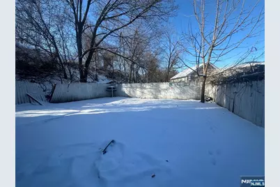 135 Jay Avenue, Lyndhurst Township, NJ 07071 - Photo 11
