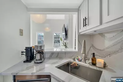 122 Bright Street 4 W #4 W, Jersey City, NJ 07302 - Photo 3