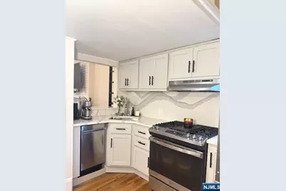 122 Bright Street 4 W #4 W, Jersey City, NJ 07302 - Photo 9