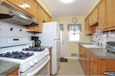 7 Overlook Drive, Dumont, NJ 07628 - Photo 9