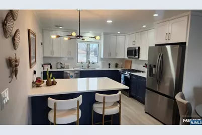 731 Lake Avenue 2 #2, Lyndhurst Township, NJ 07071 - Photo 5