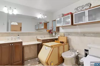 85 Harvey Avenue, Paramus, NJ 07652 - Photo 15