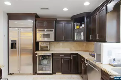 85 Harvey Avenue, Paramus, NJ 07652 - Photo 9