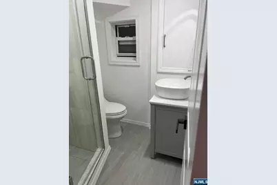 16 Whitmore Place, Clifton, NJ 07011 - Photo 5