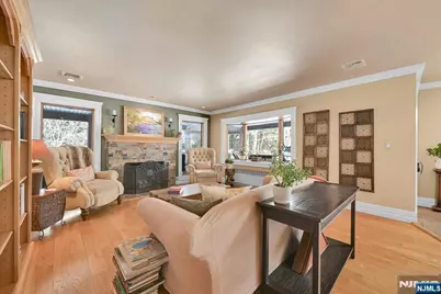 285 Chestnut Ridge Road, Woodcliff Lake, NJ 07677 - Photo 11