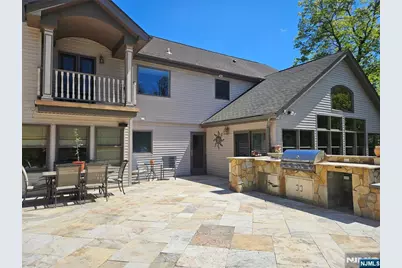 285 Chestnut Ridge Road, Woodcliff Lake, NJ 07677 - Photo 9