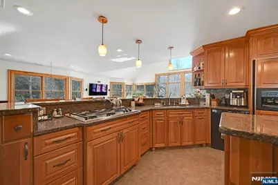 285 Chestnut Ridge Road, Woodcliff Lake, NJ 07677 - Photo 21