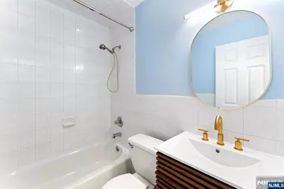 378 Baldwin Avenue Il #IL, Jersey City, NJ 07306 - Photo 17