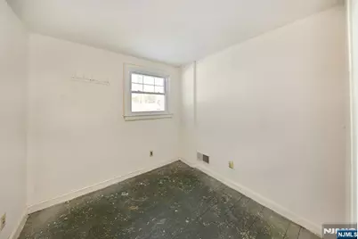 84 Maplewood Avenue, Hillsdale, NJ 07642 - Photo 17