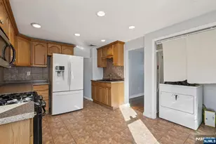 631 Valley St, Orange, NJ 07050 - Photo 17