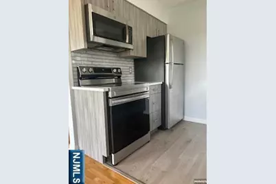 148 Undercliff Avenue 2 #2, Edgewater, NJ 07020 - Photo 3