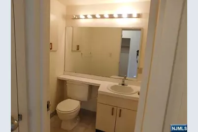 825 Palisade Avenue C2 #C2, Fort Lee, NJ 07024 - Photo 11