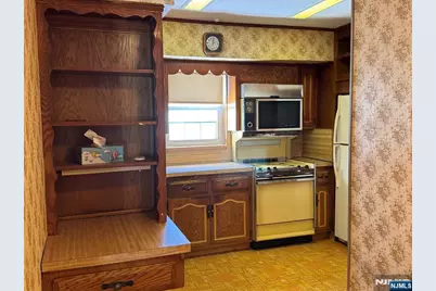 35 18th Avenue, Elmwood Park, NJ 07407 - Photo 9