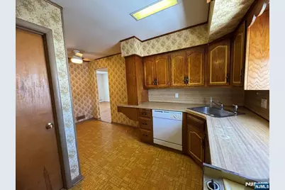 35 18th Avenue, Elmwood Park, NJ 07407 - Photo 11