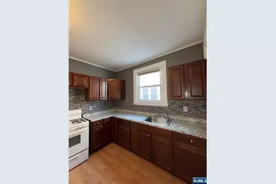 185 Linden Avenue, Irvington, NJ 07111 - Photo 9