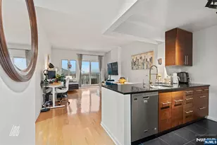 1304 City Pl, Edgewater, NJ 07020 - Photo 3