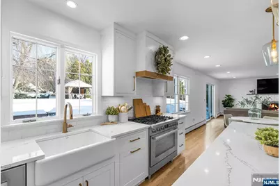 15 Cobbler Lane, Mahwah, NJ 07430 - Photo 13