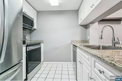 100 Old Palisade Road L7 #L7, Fort Lee, NJ 07024 - Photo 13