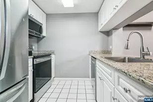 100 Old Palisade Road L7, Fort Lee, NJ 07024 - Photo 13