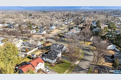 715 Bush Place, Paramus, NJ 07652 - Photo 33