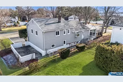 715 Bush Place, Paramus, NJ 07652 - Photo 35