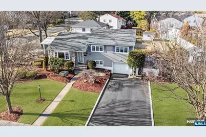 715 Bush Place, Paramus, NJ 07652 - Photo 27