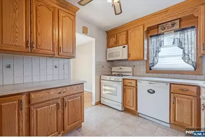 715 Bush Place, Paramus, NJ 07652 - Photo 7