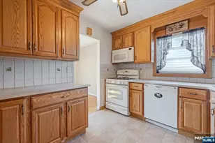 715 Bush Pl, Paramus, NJ 07652 - Photo 7