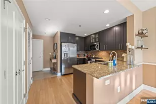 1125 Maxwell Ln 424, Hoboken, NJ 07030 - Photo 3