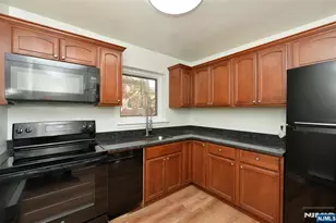250 Oak H4, Ridgewood, NJ 07450 - Photo 5